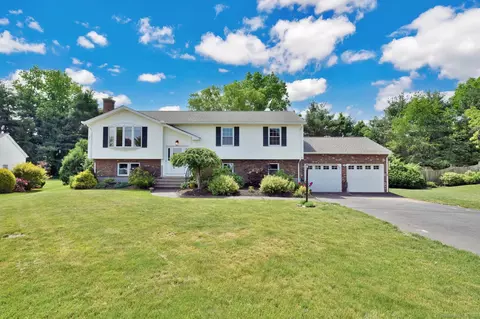 19 S Meadow Ln, Enfield, CT 06082