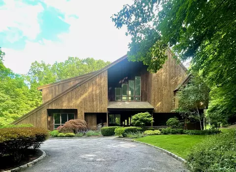 50 Spring Hill Ln N, Stamford, CT 06903