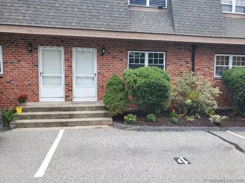 39 Ash Dr #3, Ledyard, CT 06335