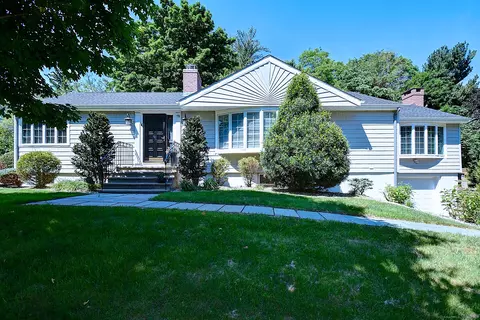 79 Eastern Dr, Wethersfield, CT 06109