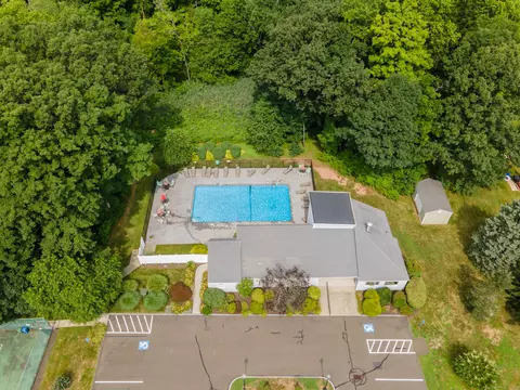 242 Brentwood Dr #242, Wallingford, CT 06492