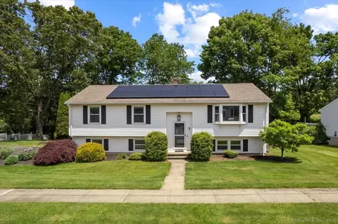 2 Costanzo Ct, Hamden, CT 06518