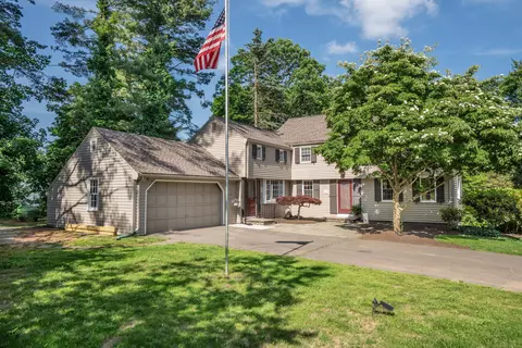 6 Orchard Ln, West Hartford, CT 06117