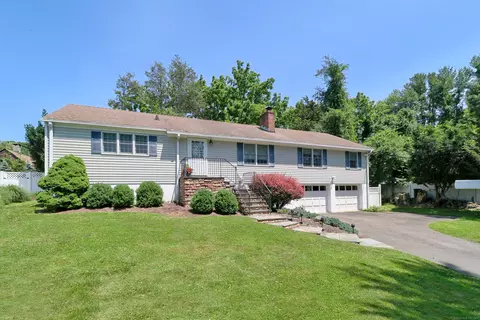 9 Deletta Ln, Westport, CT 06880