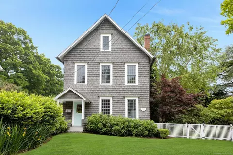 6 Pennoyer St, Norwalk, CT 06853