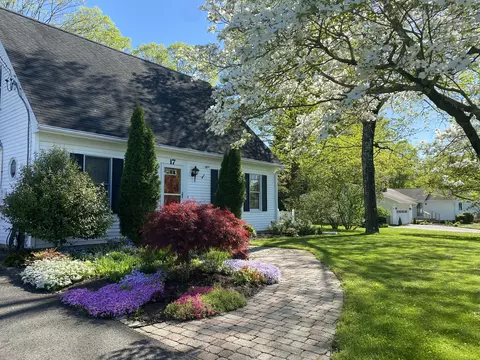 17 Taylor Ter, New Milford, CT 06776