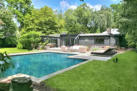 7 Indian Point Ln, Westport, CT 06880