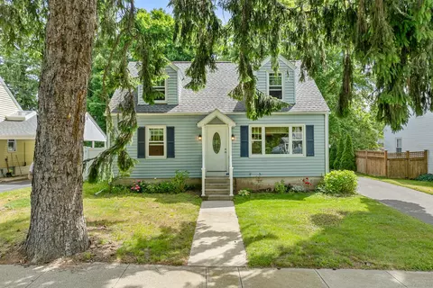 14 Evergreen Pl, Branford, CT 06405