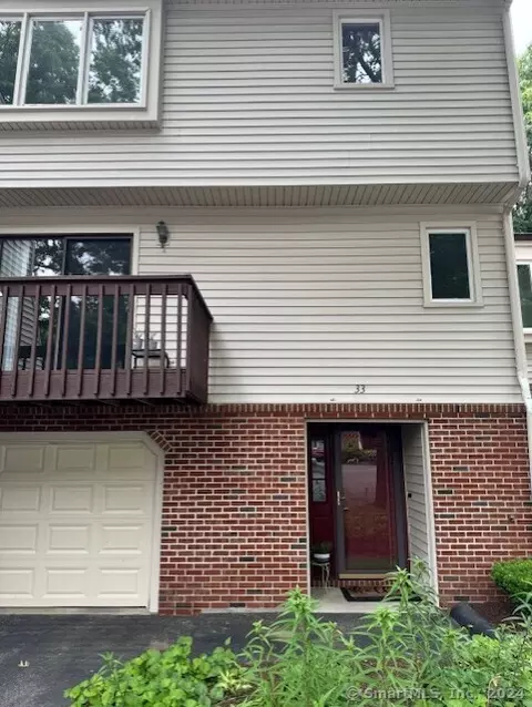 33 Huntington Hts #33, Shelton, CT 06484