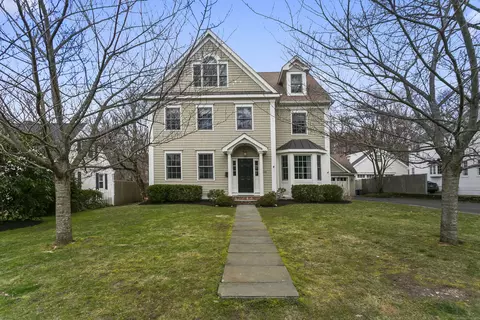 240 Dunnlea Rd, Fairfield, CT 06824