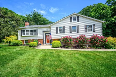 18 Colonial Dr, North Haven, CT 06473