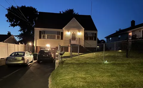 40 Evans St, Bridgeport, CT 06606