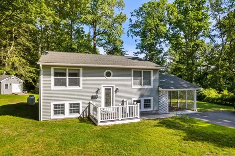 18 Raul Ct, Groton, CT 06355