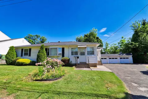879 Congress Ave, Waterbury, CT 06708