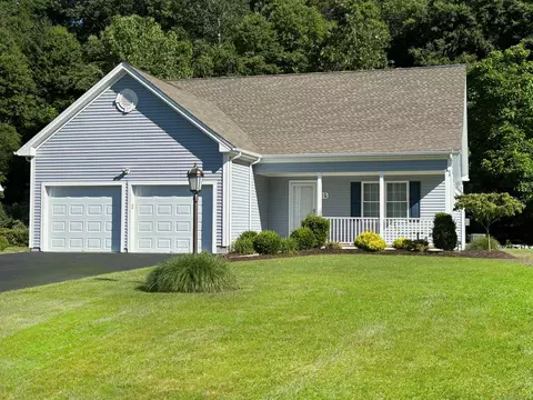 15 Riverbend Dr #15, Oxford, CT 06478