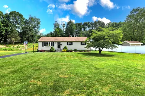 17 Manor Dr, Trumbull, CT 06611