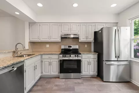 55 Mill Plain Rd #17-2, Danbury, CT 06811
