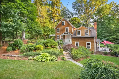 5 Thorp Ln, Norwalk, CT 06850