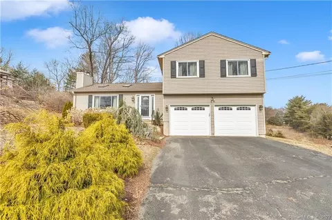 32 Elberta St, Bristol, CT 06010