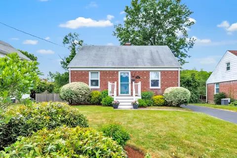 129 School St, Fairfield, CT 06824