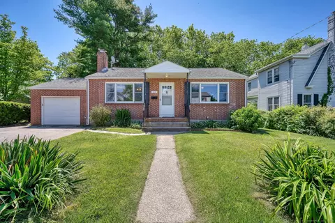 12 Mansfield Rd, New London, CT 06320
