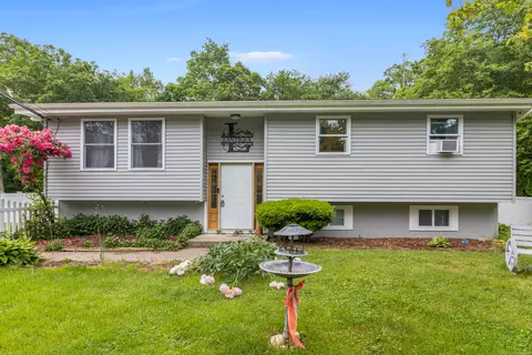 24 Blacksmith Dr, Ledyard, CT 06339