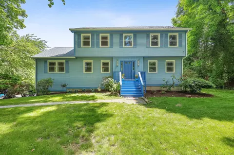 15 Lake Ave, Trumbull, CT 06611