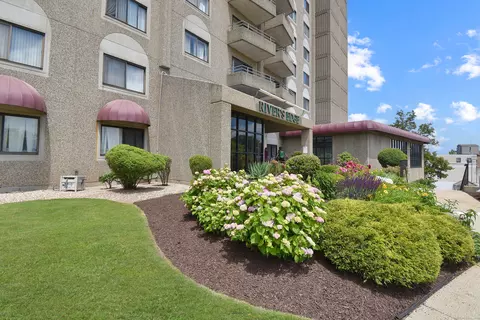 111 Dekoven Dr #509, Middletown, CT 06457
