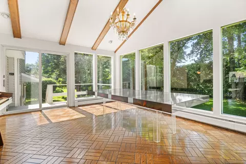 82 Parsons Dr, West Hartford, CT 06117