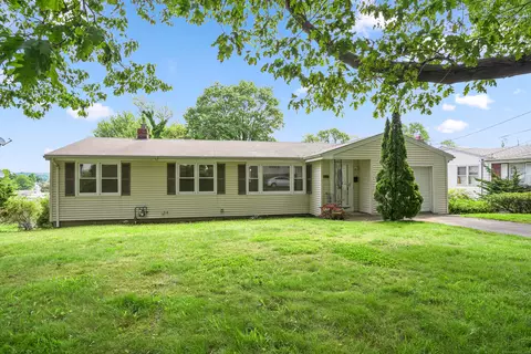 107 Huntington Rd, East Haven, CT 06512