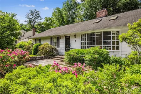 7 Branch Brook Dr, Simsbury, CT 06070