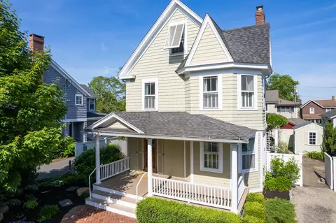 91 E Wharf Rd, Madison, CT 06443