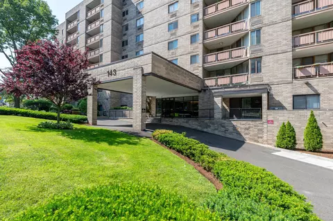 143 Hoyt St #3L, Stamford, CT 06905