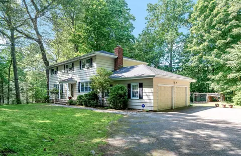 4574 Madison Ave, Trumbull, CT 06611