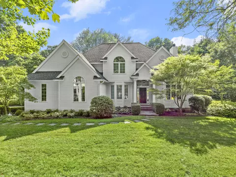 3 Christopher Ln, Norwalk, CT 06851
