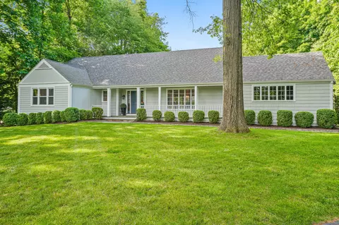 25 Richmond Dr, Darien, CT 06820