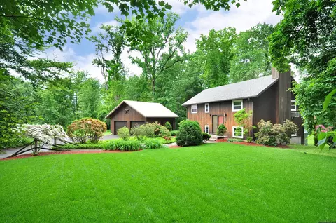 35 Ravine Rd, Windsor, CT 06095