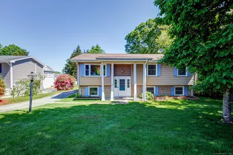 44 Polaris St, Groton, CT 06340