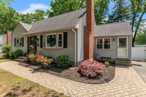 34 Dale Rd, Enfield, CT 06082