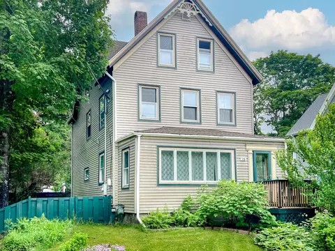 75 Pawcatuck Ave, Stonington, CT 06379