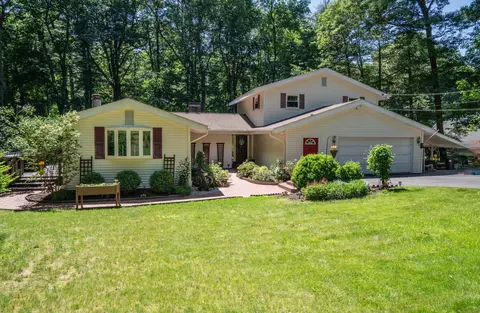 69 Fox Den Rd, Avon, CT 06001