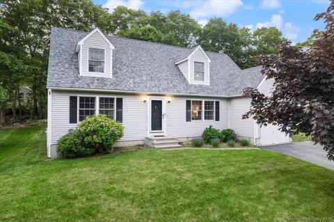 69 Hunting Ridge Dr, Groton, CT 06355