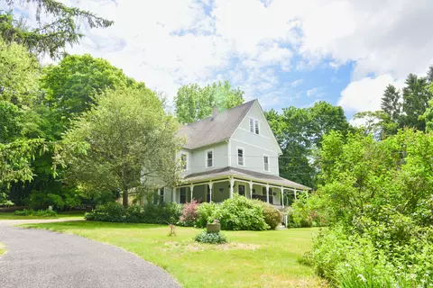 106 High St, Haddam, CT 06441