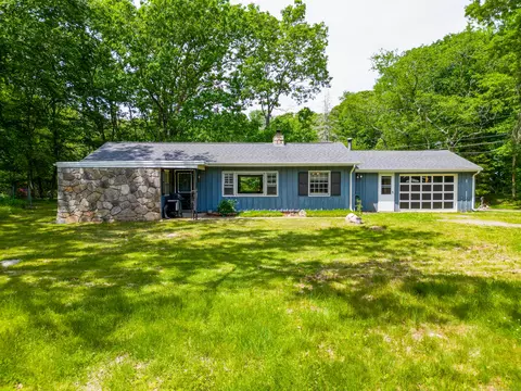 7 Tanglewood Dr, Ledyard, CT 06335