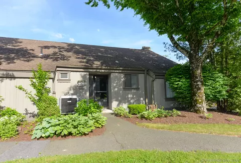 351 Heritage Vlg #B, Southbury, CT 06488