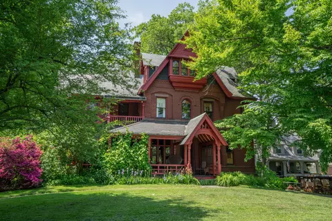 825 Prospect Ave, Hartford, CT 06105