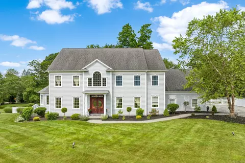 1 Madison St, Waterford, CT 06385