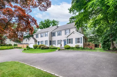 138 Forest St #2, New Canaan, CT 06840