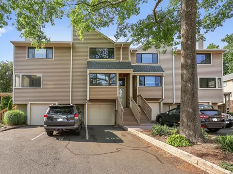 262 Sunrise Hill Ln #262, Norwalk, CT 06851