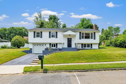 4 Carriage Dr, West Haven, CT 06516